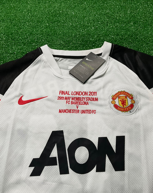 Manchester United “Chicharito” Retro Kit